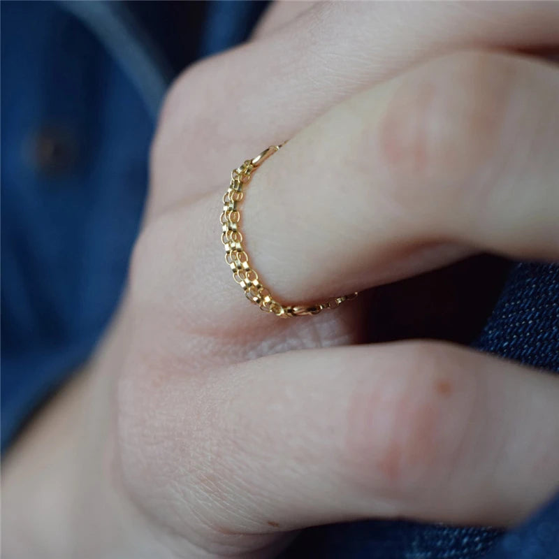 Anillo de Cadena Minimalista con Oro Laminado 14K
