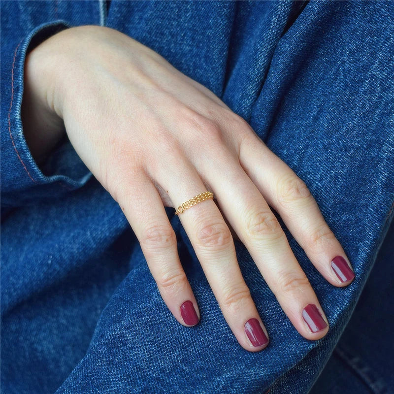 Anillo de Cadena Minimalista con Oro Laminado 14K