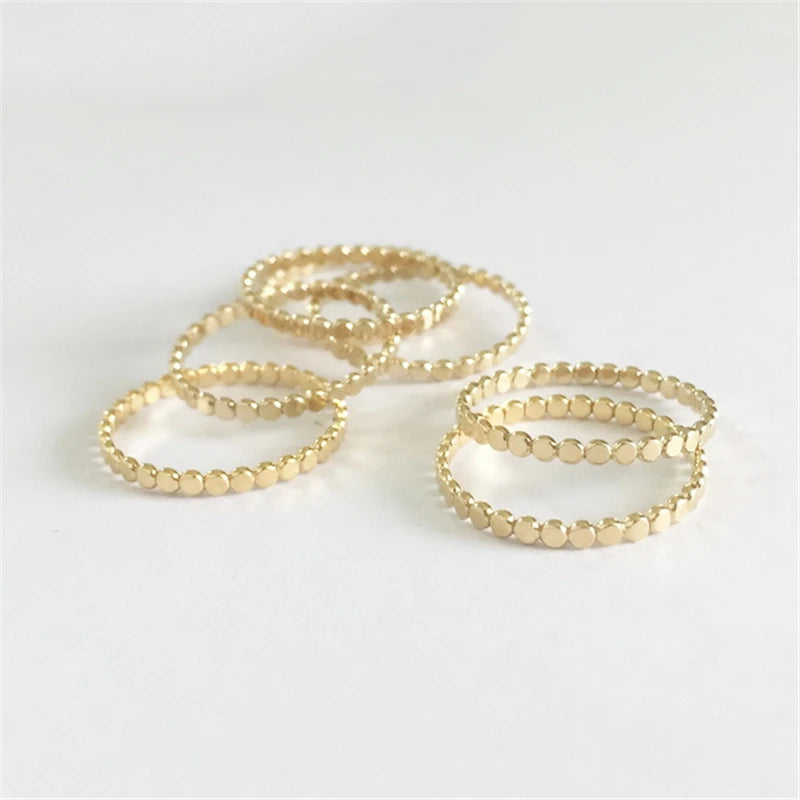 Anillo Dorado de Bolitas Minimalista