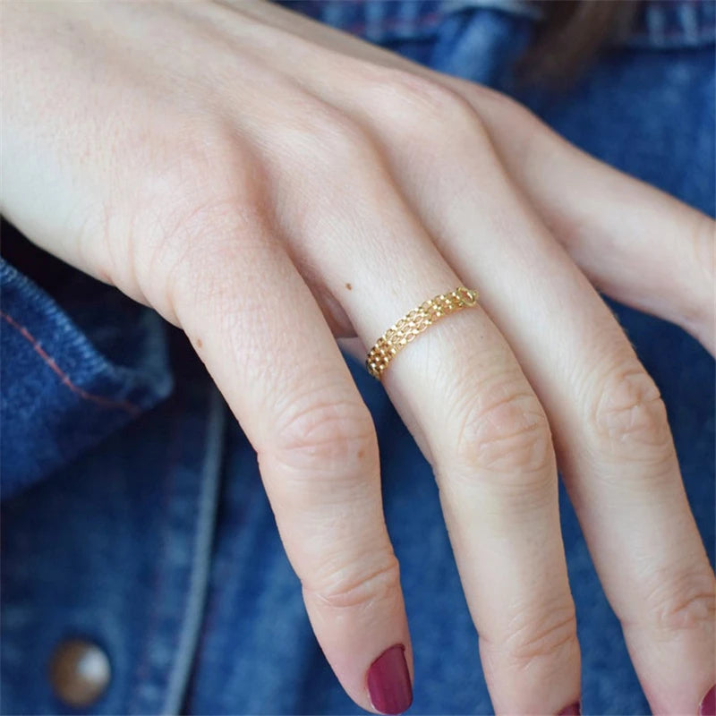 Anillo de Cadena Minimalista con Oro Laminado 14K