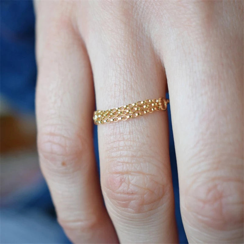 Anillo de Cadena Minimalista con Oro Laminado 14K