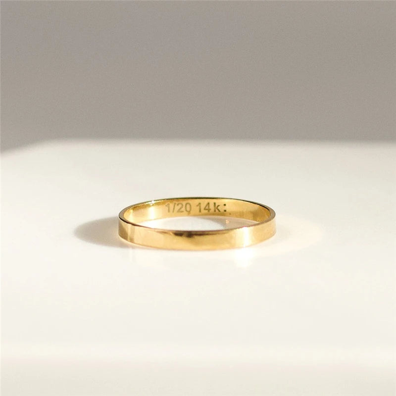 Anillo Plano Minimalista con Oro Laminado