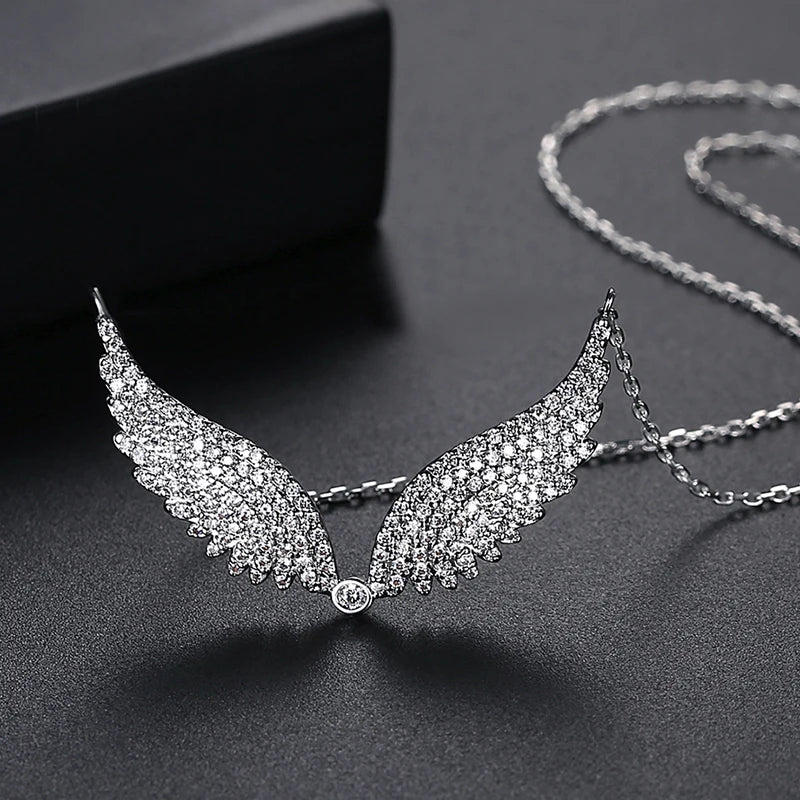 Collar de Alas de Ángel con Zirconia Cúbica