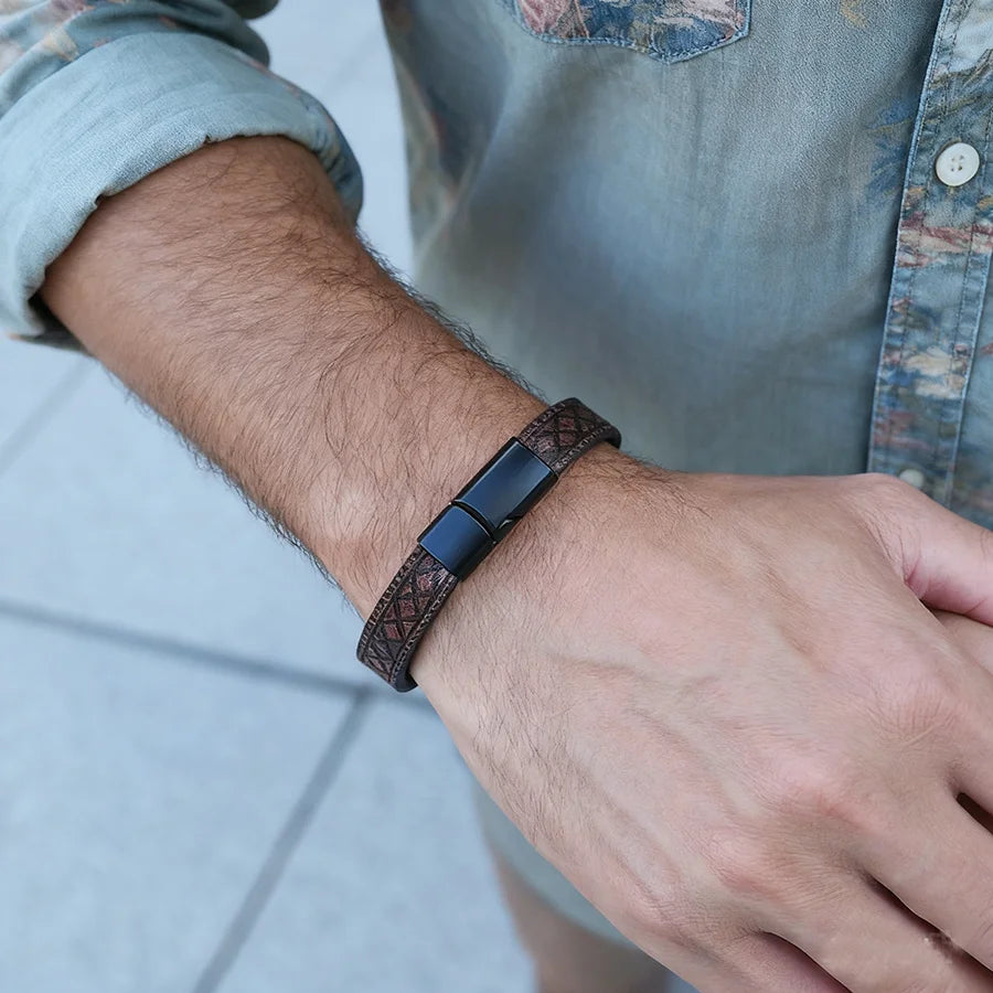 Pulsera de Cuero con Cierre Magnético Estilo Punk