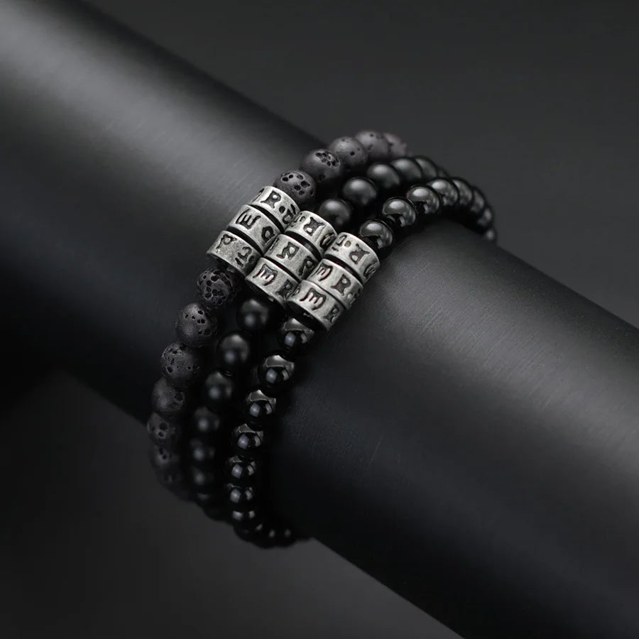 Pulsera Vikinga de Ónix Negro con Grabado Sánscrito