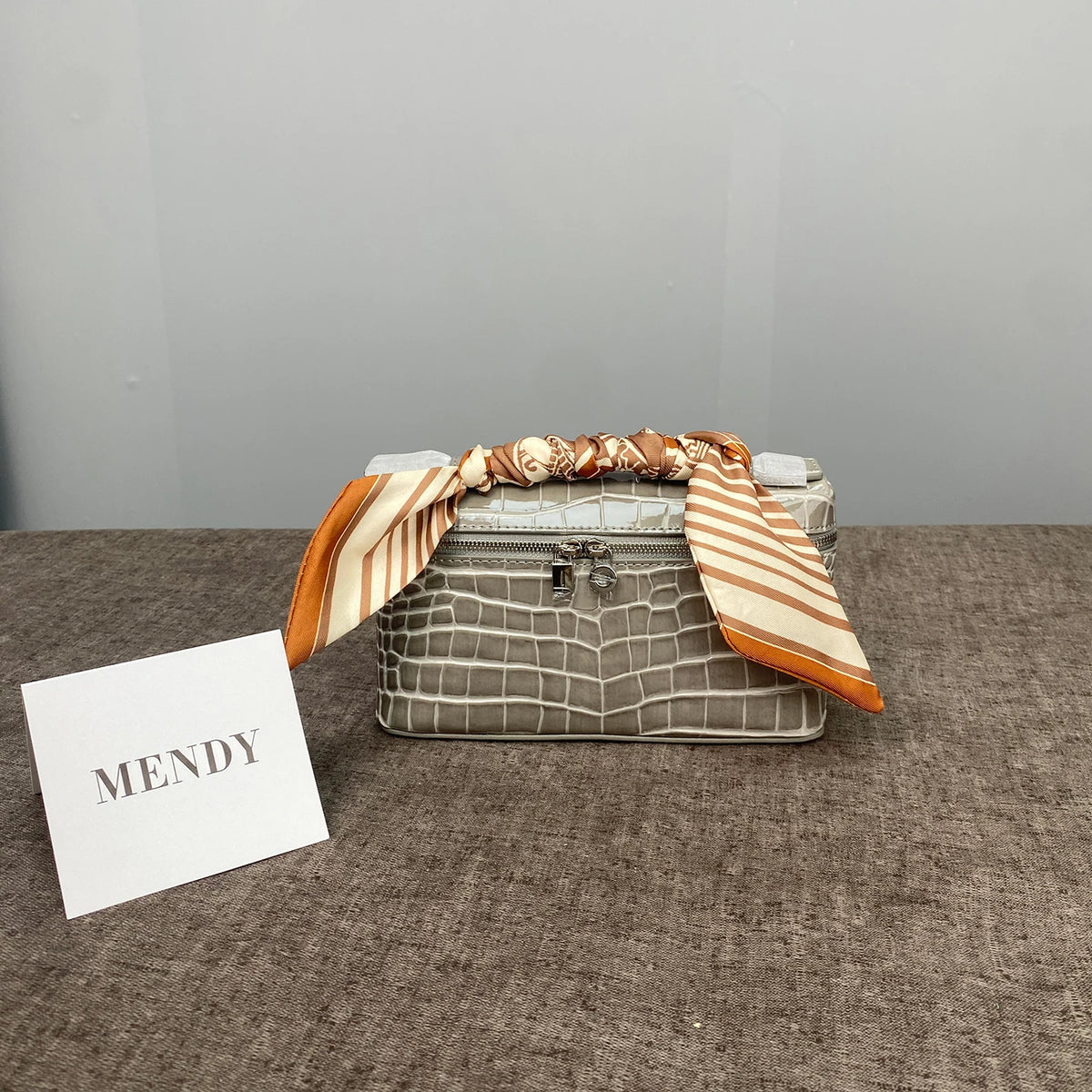 Bolso de Mano con Textura Cocodrilo