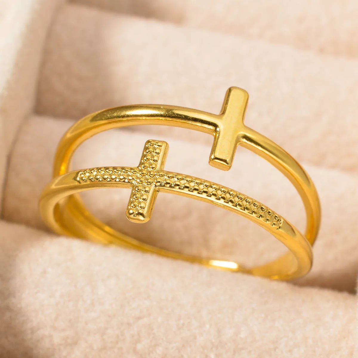 Anillo de Cruz de Acero Inoxidable Chapado en Oro 18K