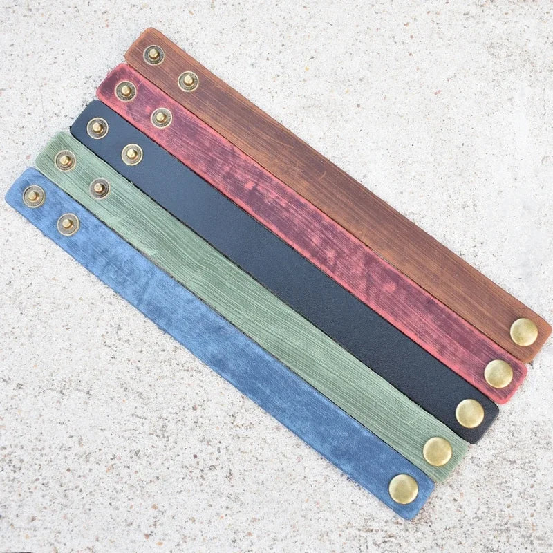 Pulsera de Cuero Liso con Dije