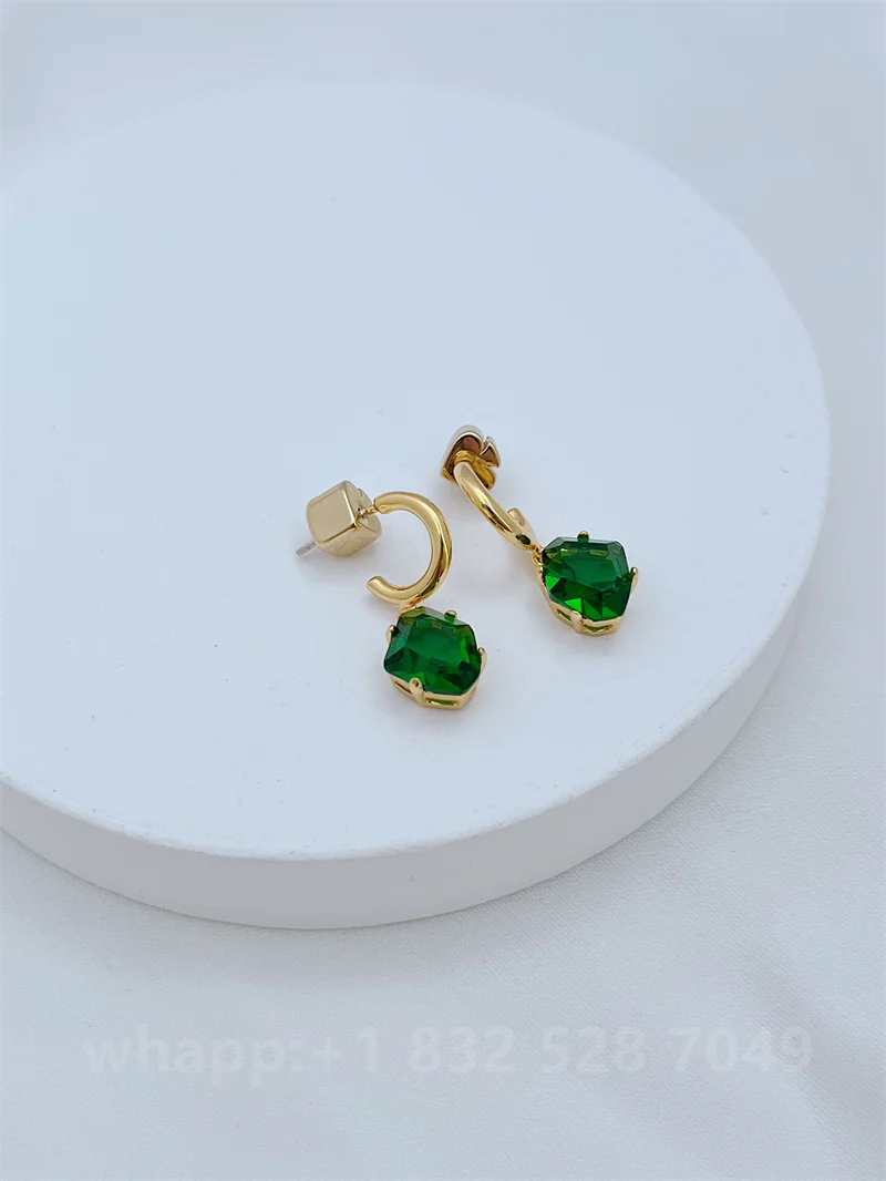 Aretes Tipo Botón con Zirconia para Mujer