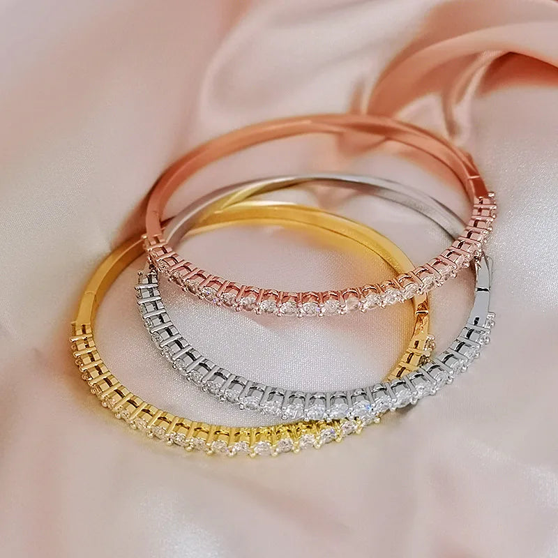 Pulsera con Zirconia y Acabado Metálico para Mujer