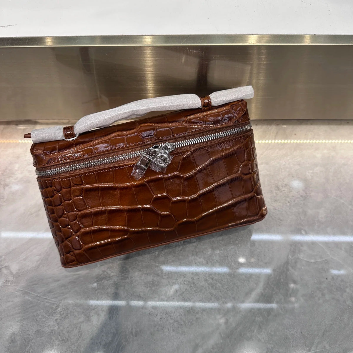 Bolso de Mano con Textura Cocodrilo
