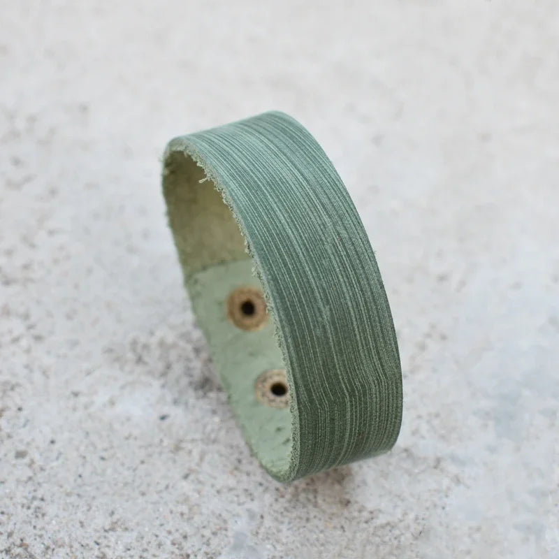 Pulsera de Cuero Liso con Dije