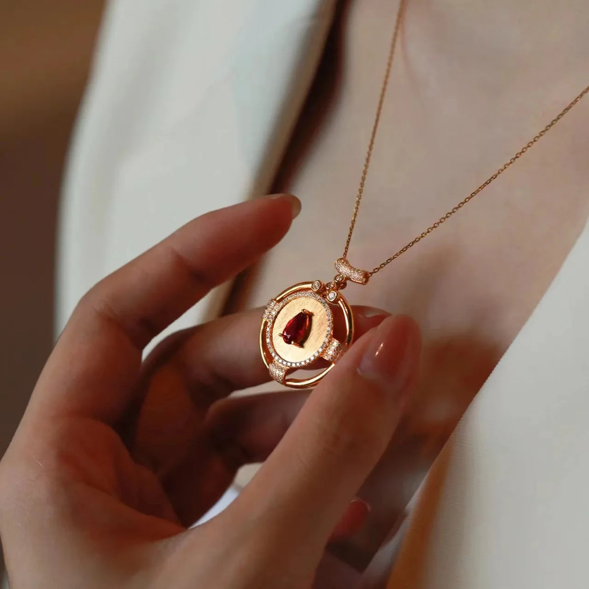 Collar con Rubí en Oro Rosa 14K