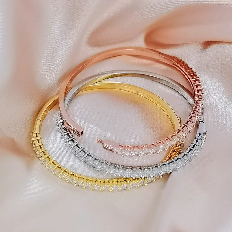 Pulsera con Zirconia y Acabado Metálico para Mujer
