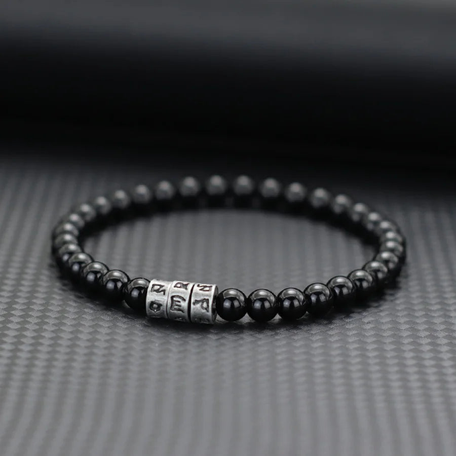 Pulsera Vikinga de Ónix Negro con Grabado Sánscrito