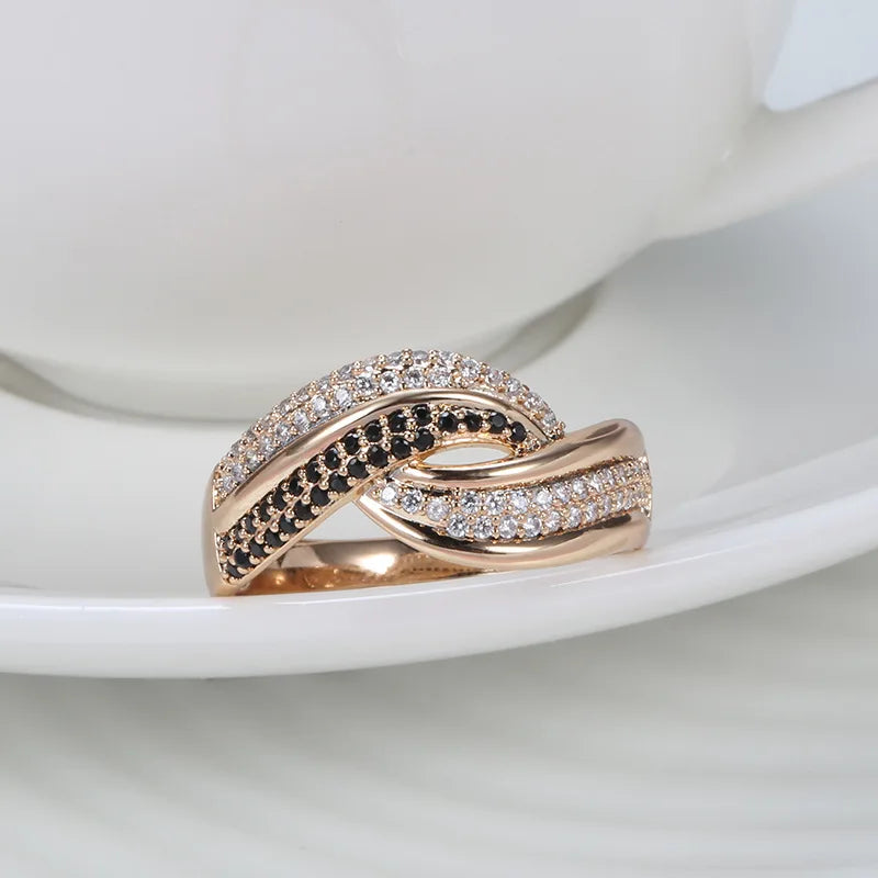 Anillo de Oro Rosa 18K con Diamante