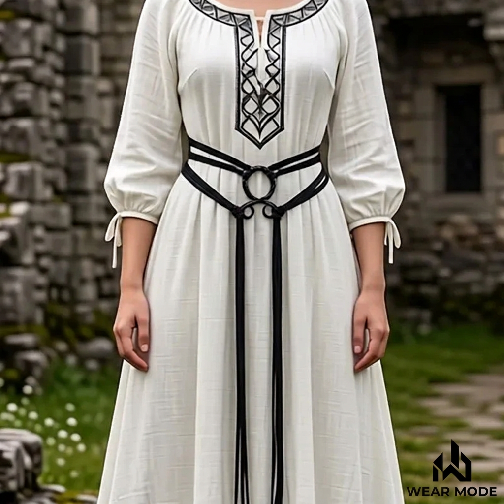 Cinturón bohemio negro sobre vestido